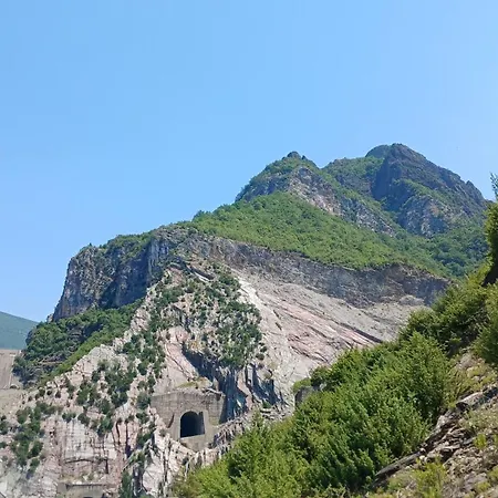 Bujtina Dalmacia 2 *